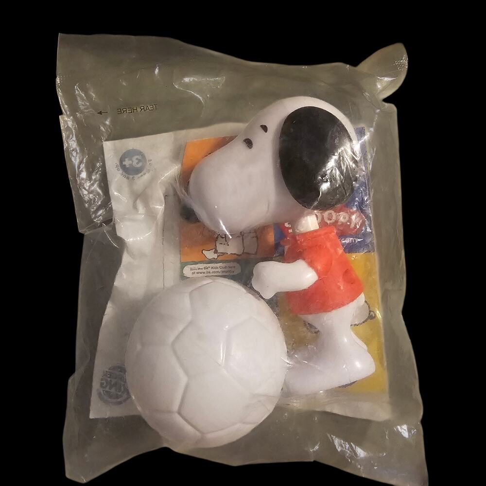 Snoopy Joe Soccer Kicker 2007 Burger King Sealed NIP Kids Meal Toy Kicks Peanuts